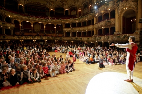 Foto: Oper Graz am 31. Jnner 2010: Marko und das Publikum (Foto: Karim Zaatar)