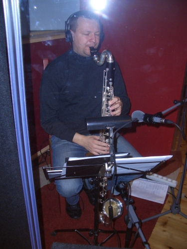 Foto: Nov. 2010: Maciej mit der Bassklarinette im Studio bei der Aufnahme von "Klezmer fr Kinder"