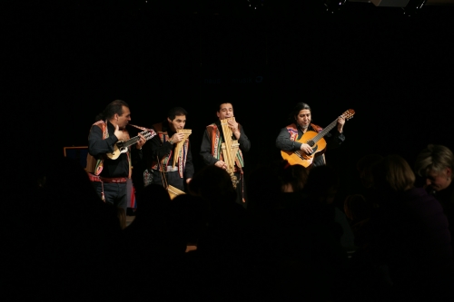 Foto: Pach Manka bei "Bombo, Poncho und Gitarre" am 3. Dez. 2010 im Haus der Musik (Foto: Ales Vozab)