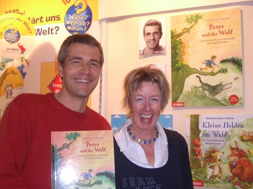 Foto: Leipziger Buchmesse 2008: Silke Brix (Illustratorin) und Marko Simsa auf dem Stand des JUMBO-Verlages