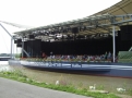 Foto: Donaubhne Tulln im Aug. 2008 - Auch wenn es nicht zu erkennen ist: Hier spielen wir gerade neben drei Donauschwnen unser Konzert "Zauberklang und Blechsalat"